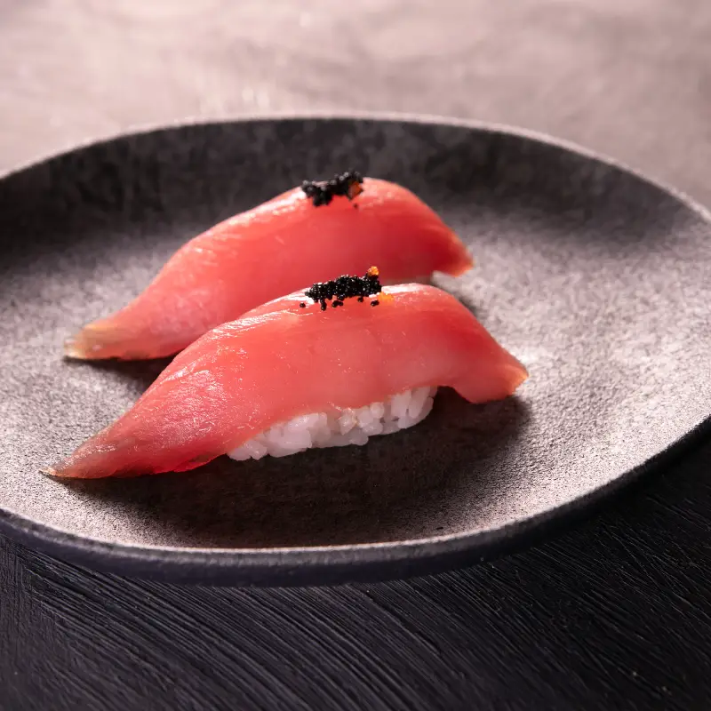 Dupla de Niguiri de Atum Com Ovas Black